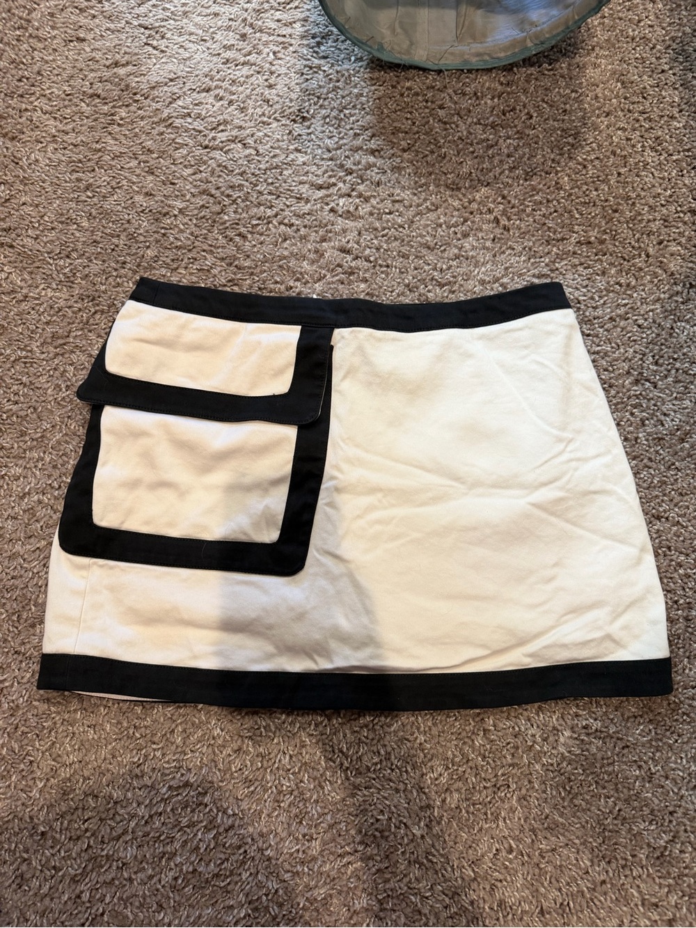 Vintage Bebe white mini skirt with black trim and large black pocket